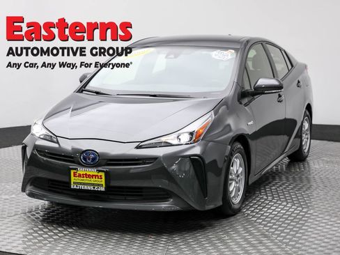 Used 2022 Toyota Prius LE image 1