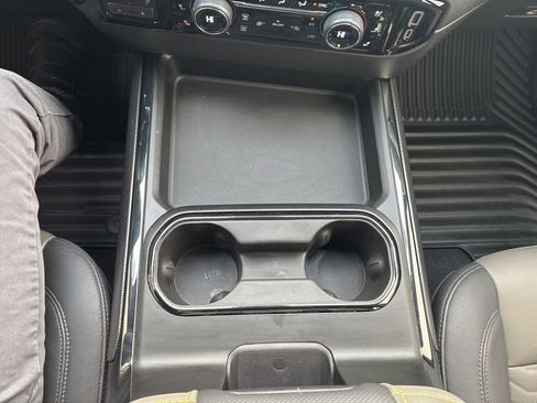 Used 2024 Chevrolet Silverado 2500 ZR2 w/ Technology Package image 32