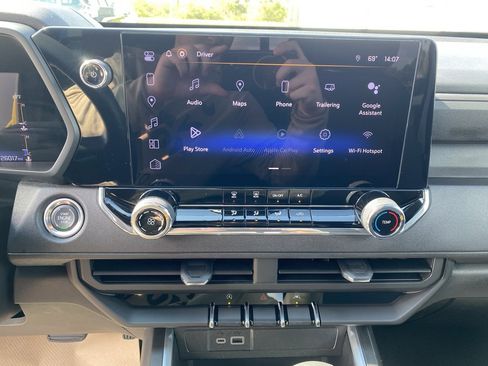 Used 2023 Chevrolet Colorado Trail Boss w/ Technology Package image 16