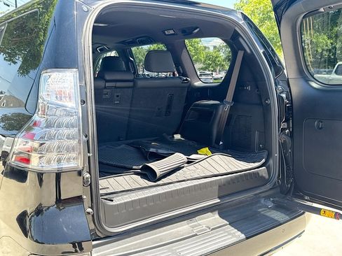 Used 2022 Lexus GX 460 Premium w/ Premium Package AWD/4WD image 34