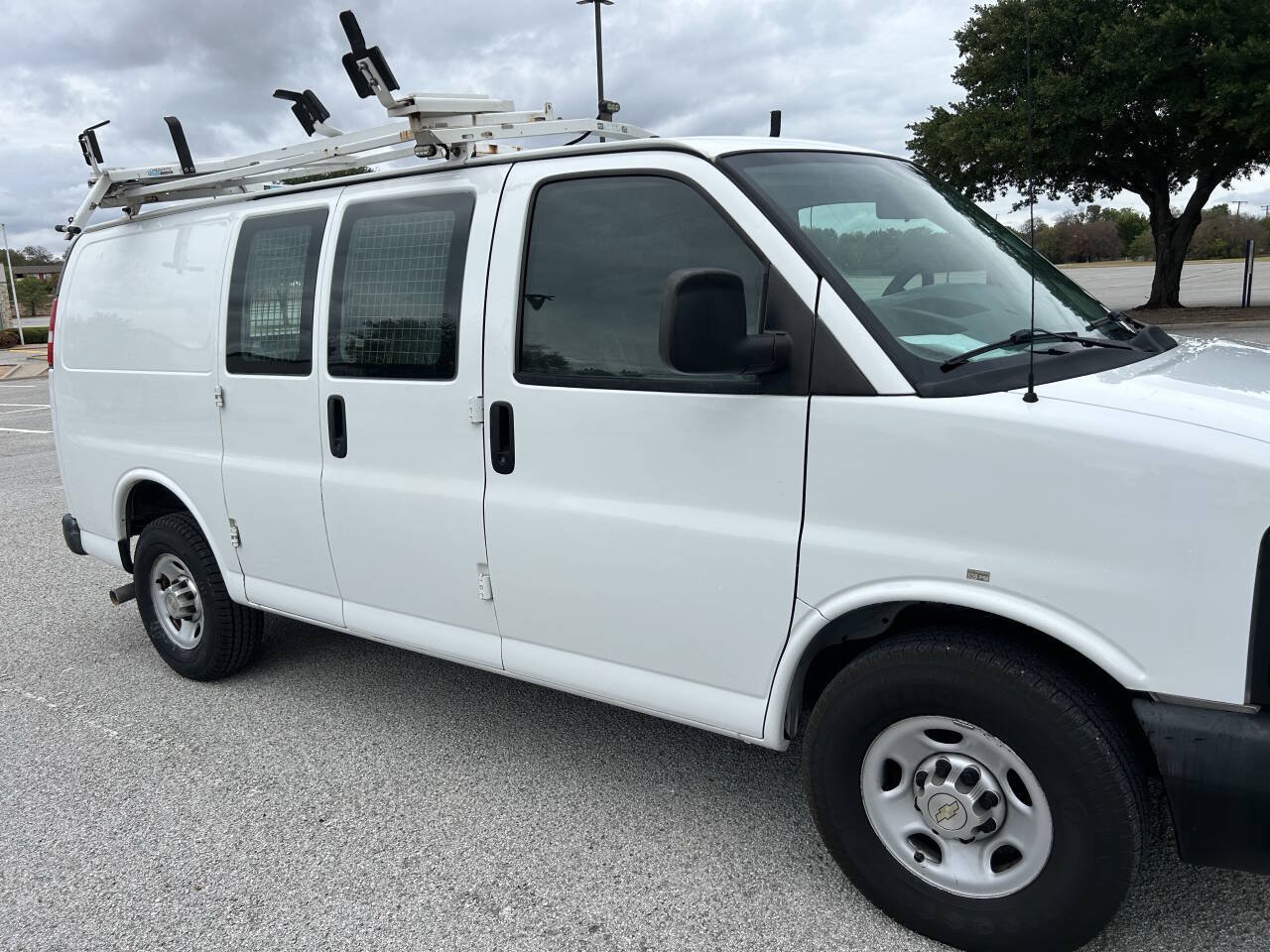 Used 2013 Chevrolet Express 2500 RWD image 4