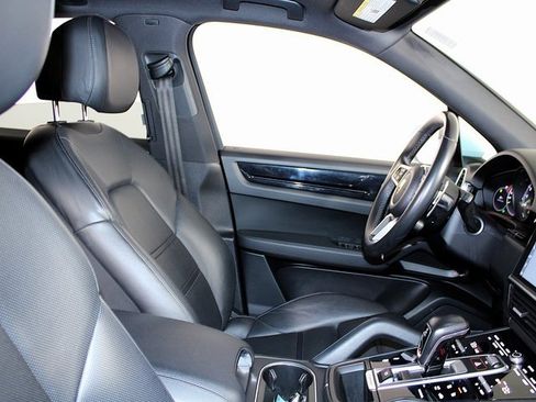 Used 2019 Porsche Cayenne E-Hybrid image 29