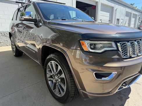 Used 2017 Jeep Grand Cherokee Overland AWD/4WD image 7