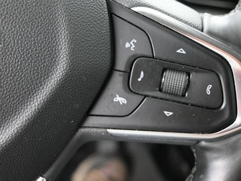 Used 2025 Chevrolet Trax ACTIV w/ Driver Confidence Package FWD image 39