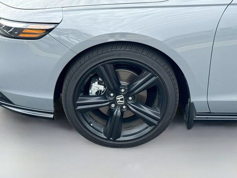 Used 2025 Honda Accord Sport image 32