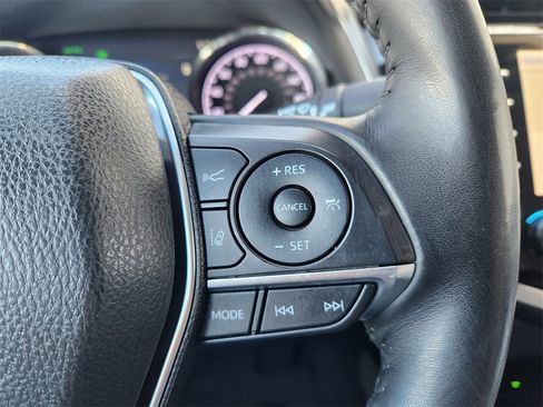 Used 2019 Toyota Camry XLE image 29