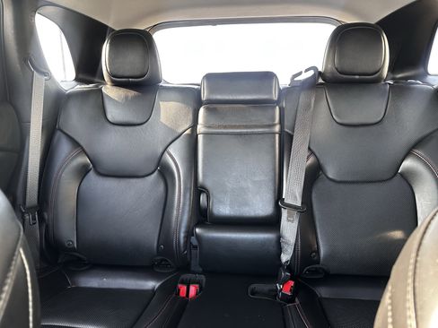 Used 2019 Jeep Cherokee Trailhawk AWD/4WD image 13