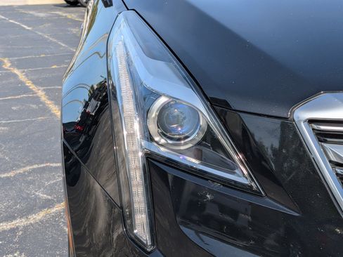 Used 2018 Cadillac XT5 Luxury w/ Driver Awareness Package FWD image 10