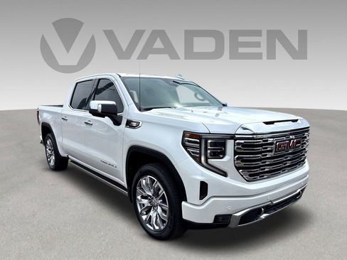 Used 2023 GMC Sierra 1500 Denali w/ Denali Reserve Package AWD/4WD image 1