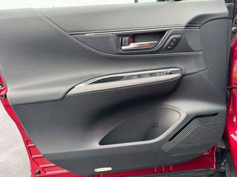 Certified 2023 Toyota Venza Nightshade image 17