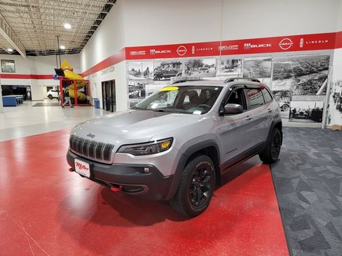 Used 2021 Jeep Cherokee Trailhawk w/ Technology Group image 9