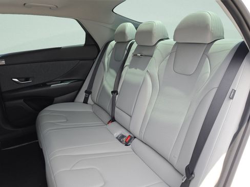 New 2026 Hyundai Elantra Limited FWD image 22