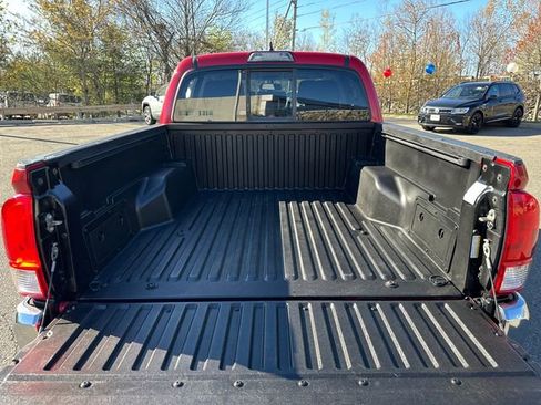 Certified 2017 Toyota Tacoma SR5 w/ Tow Package AWD/4WD image 14