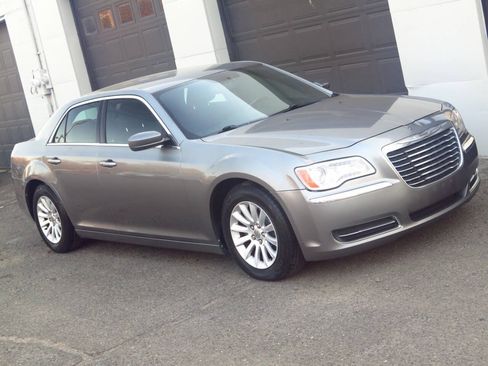 Used 2012 Chrysler 300 RWD image 29