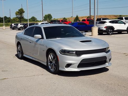 Used 2019 Dodge Charger R/T w/ Plus Group RWD image 3