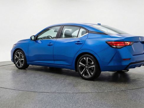 Used 2025 Nissan Sentra SV image 6