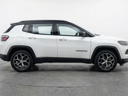 Used 2025 Jeep Compass Limited AWD/4WD image 11