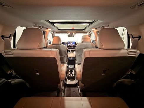 Used 2020 Toyota Highlander Platinum FWD image 41