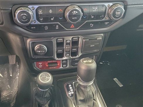 New 2025 Jeep Wrangler Unlimited Rubicon w/ Safety Group AWD/4WD image 8