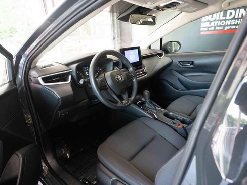 Used 2025 Toyota Corolla LE FWD image 8