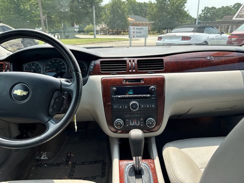 Used 2009 Chevrolet Impala LT w/ Luxury Edition Package FWD image 10