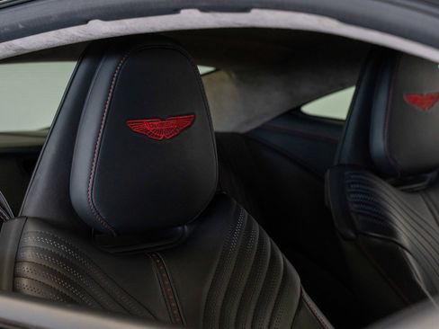 Used 2018 Aston Martin DB11 V12 RWD image 18