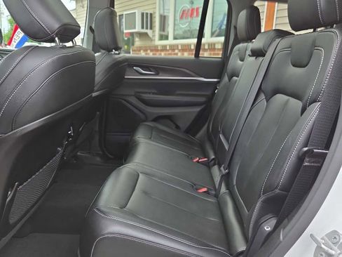 Used 2023 Jeep Grand Cherokee Limited AWD/4WD image 7