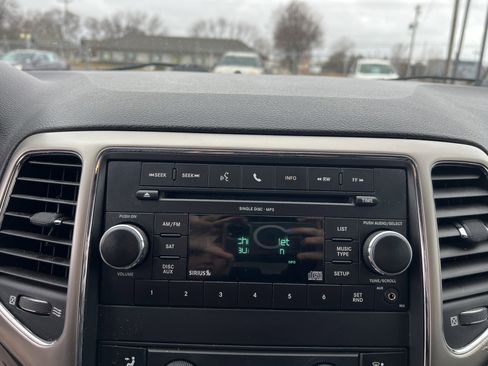 Used 2011 Jeep Grand Cherokee Laredo w/ Trailer Tow Group image 24