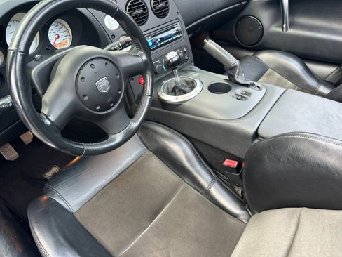 Used 2004 Dodge Viper SRT-10 image 4