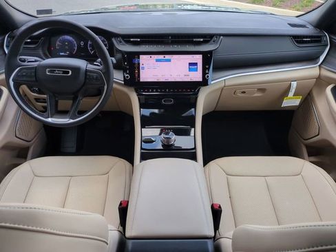 New 2026 Jeep Grand Cherokee L Limited w/ Luxury Tech Group II image 15