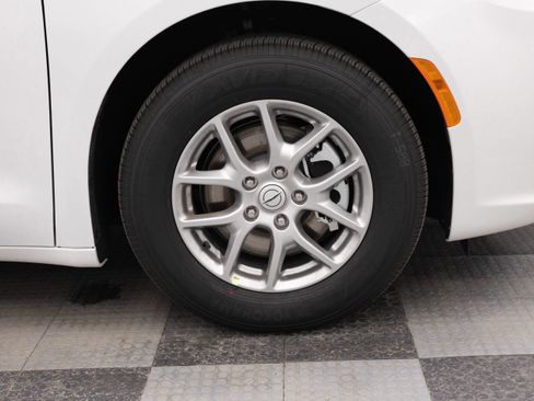 New 2026 Chrysler Pacifica Select FWD image 13