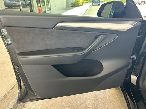Used 2024 Tesla Model Y Long Range AWD/4WD image 33