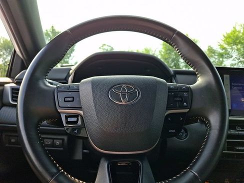 Used 2025 Toyota Camry SE FWD image 18