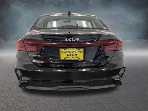 Used 2023 Kia Forte LXS image 5