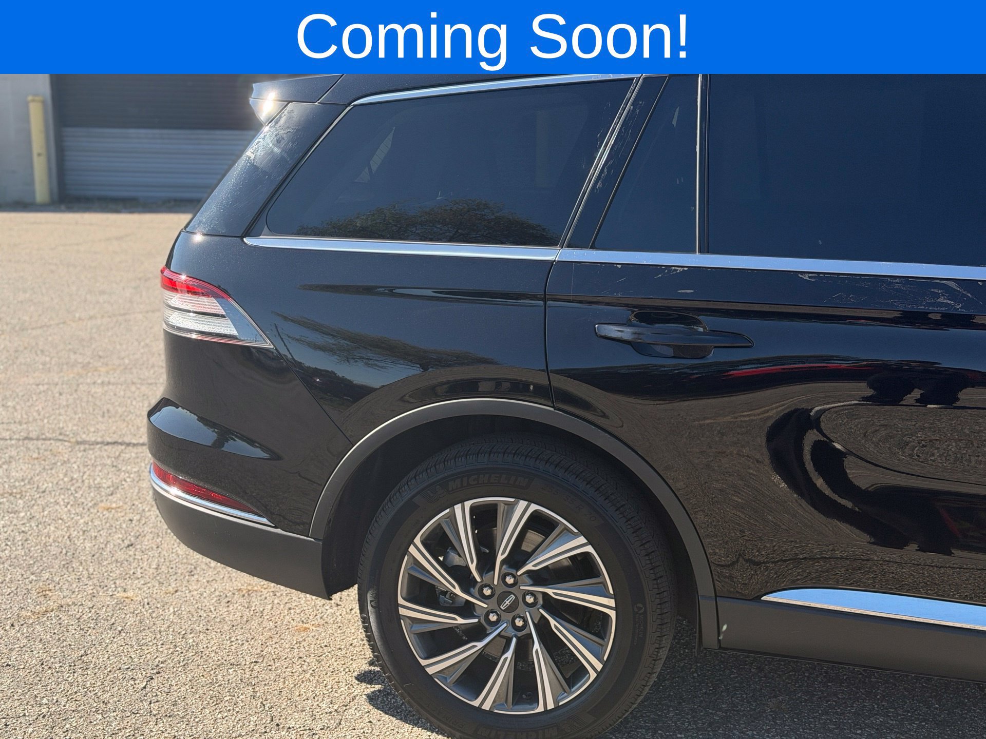 Used 2026 Lincoln Aviator AWD image 3