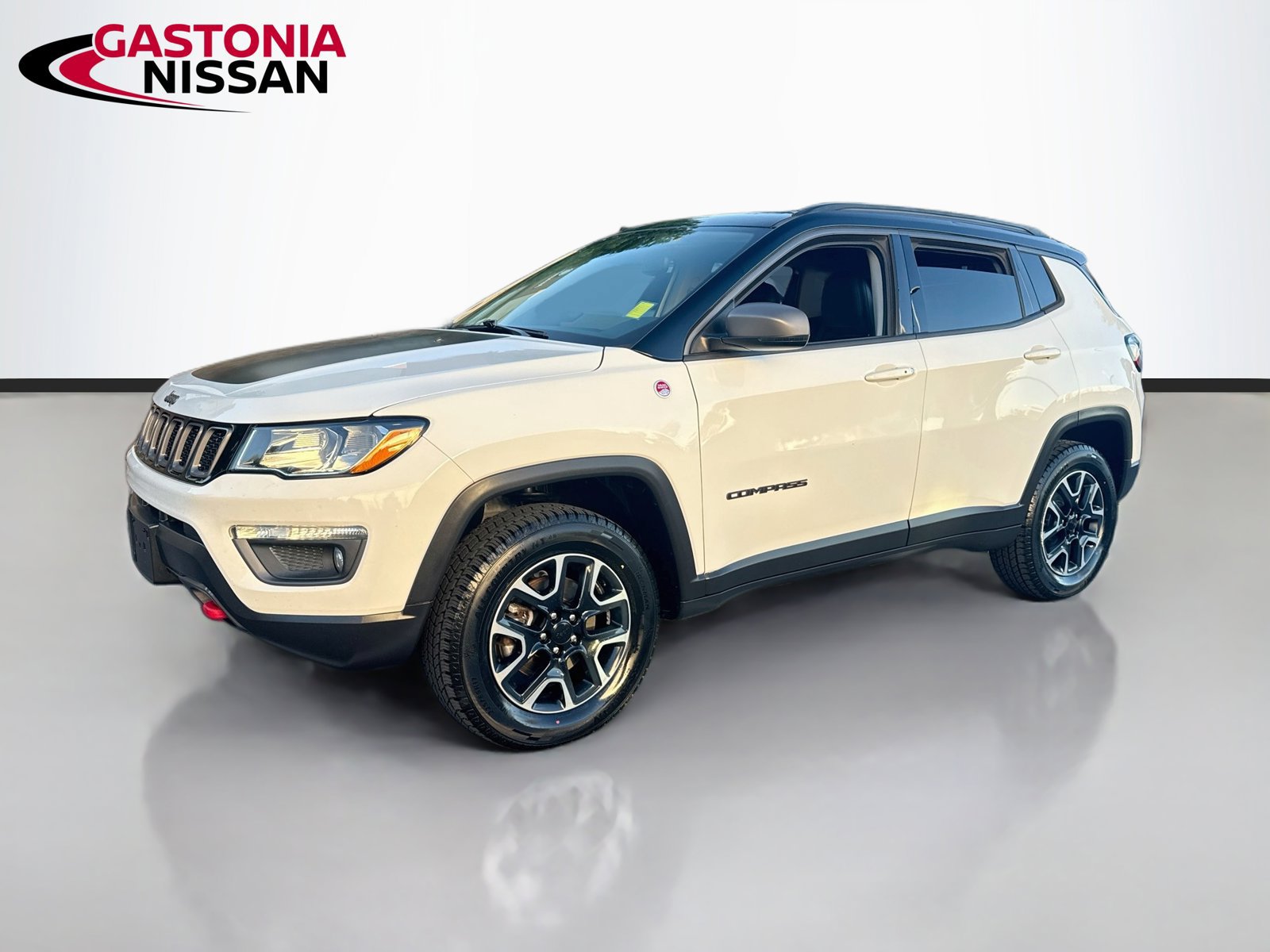 Used 2019 Jeep Compass Trailhawk w/ Cold Weather Group AWD/4WD image 3