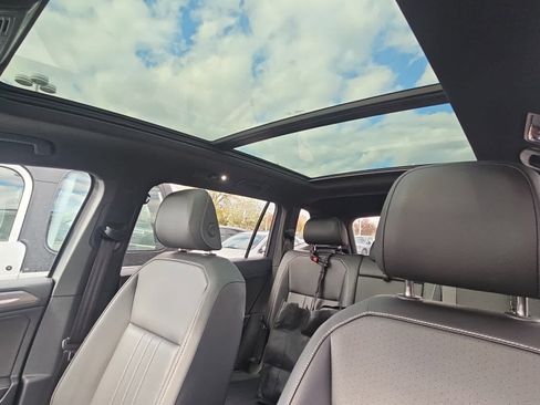 Used 2024 Volkswagen Tiguan SE R-Line w/ MDO Package, Two-Row AWD/4WD image 6