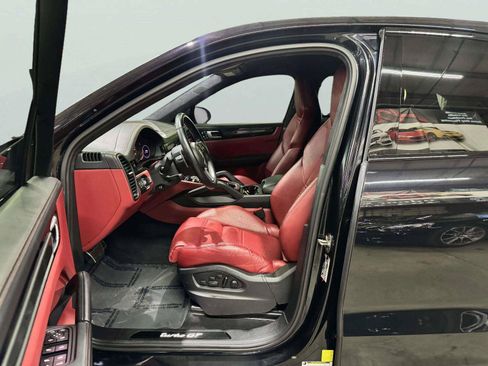 Used 2022 Porsche Cayenne Turbo GT AWD/4WD image 24
