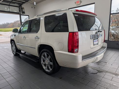 Used 2013 Cadillac Escalade Luxury AWD/4WD image 5