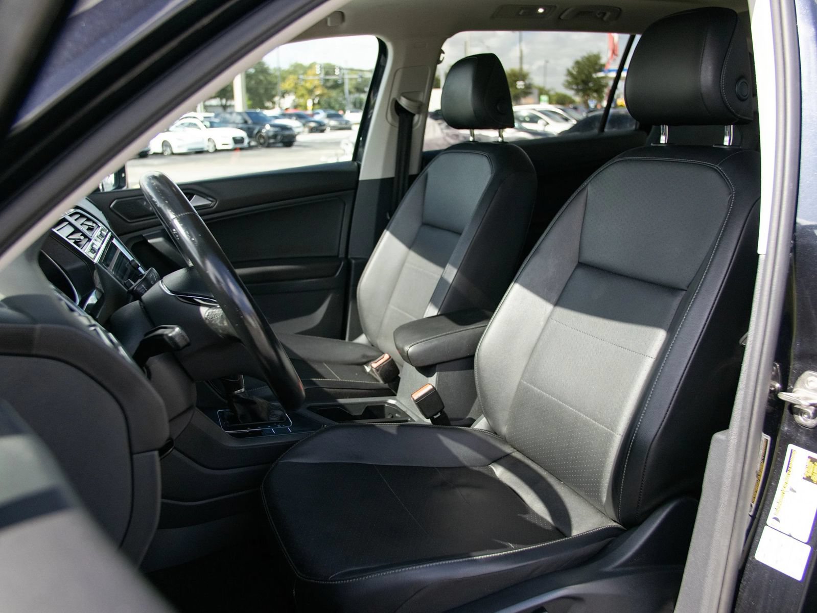 Used 2018 Volkswagen Tiguan SEL FWD image 18