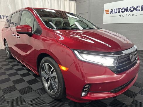 Used 2024 Honda Odyssey Touring image 3
