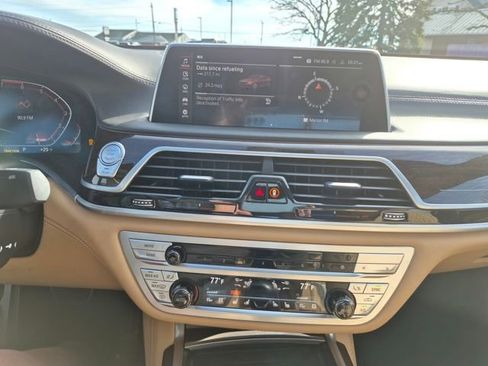 Used 2022 BMW 750i xDrive w/ Executive Package image 28