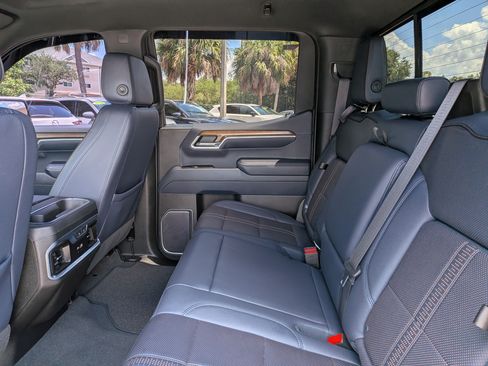 Used 2022 Chevrolet Silverado 1500 High Country w/ Technology Package AWD/4WD image 14