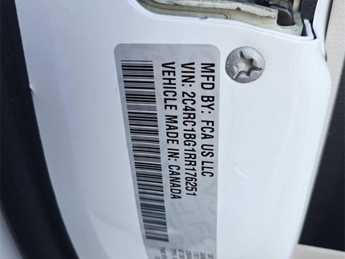 Used 2024 Chrysler Pacifica Touring-L image 41