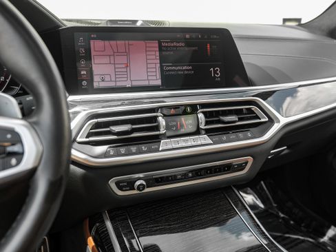 Used 2021 BMW X7 M50i w/ Dynamic Handling Package AWD/4WD image 25