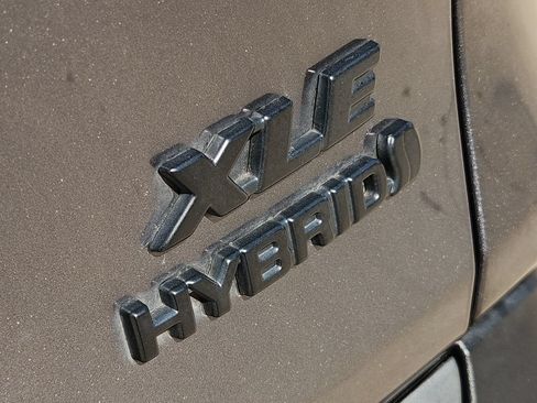 Used 2021 Toyota RAV4 XLE Premium AWD/4WD image 14