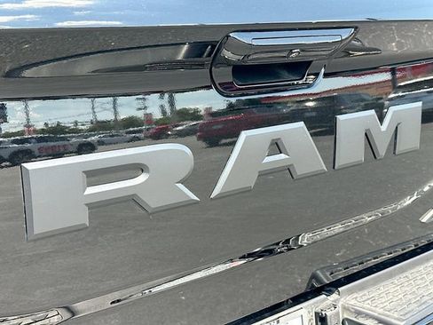 New 2026 RAM 2500 Laramie AWD/4WD image 19