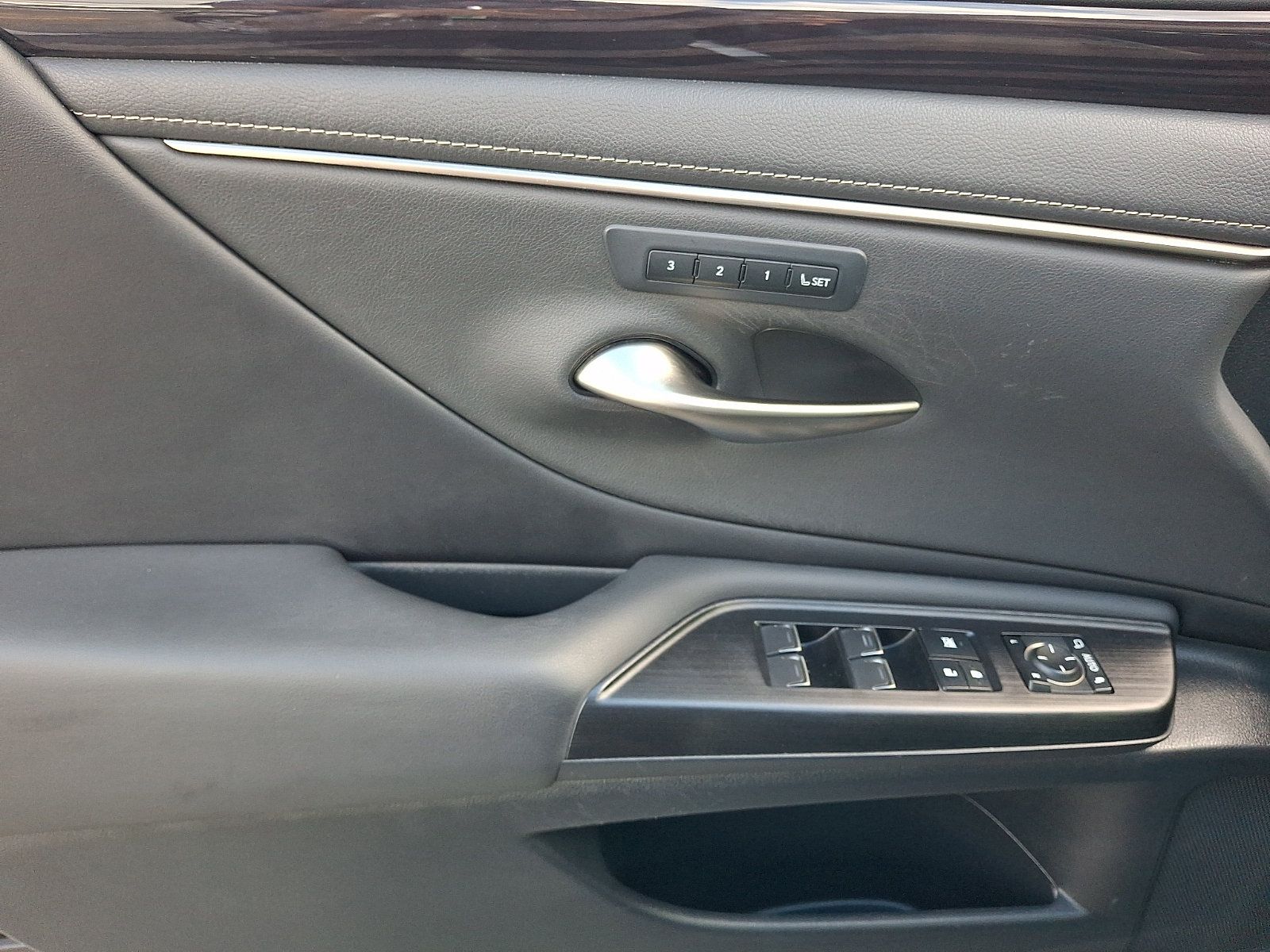 Certified 2021 Lexus ES 250 w/ Premium Package AWD/4WD image 14