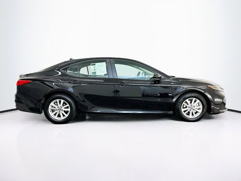 Used 2025 Toyota Camry LE image 10
