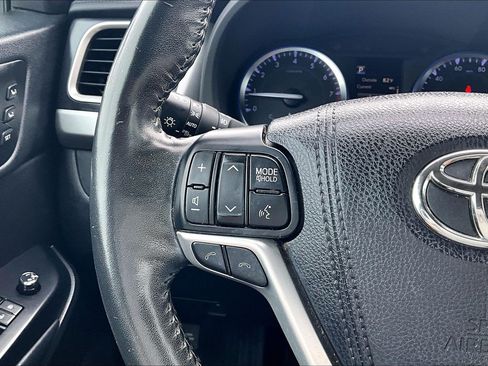 Used 2018 Toyota Highlander Limited Platinum AWD/4WD image 18